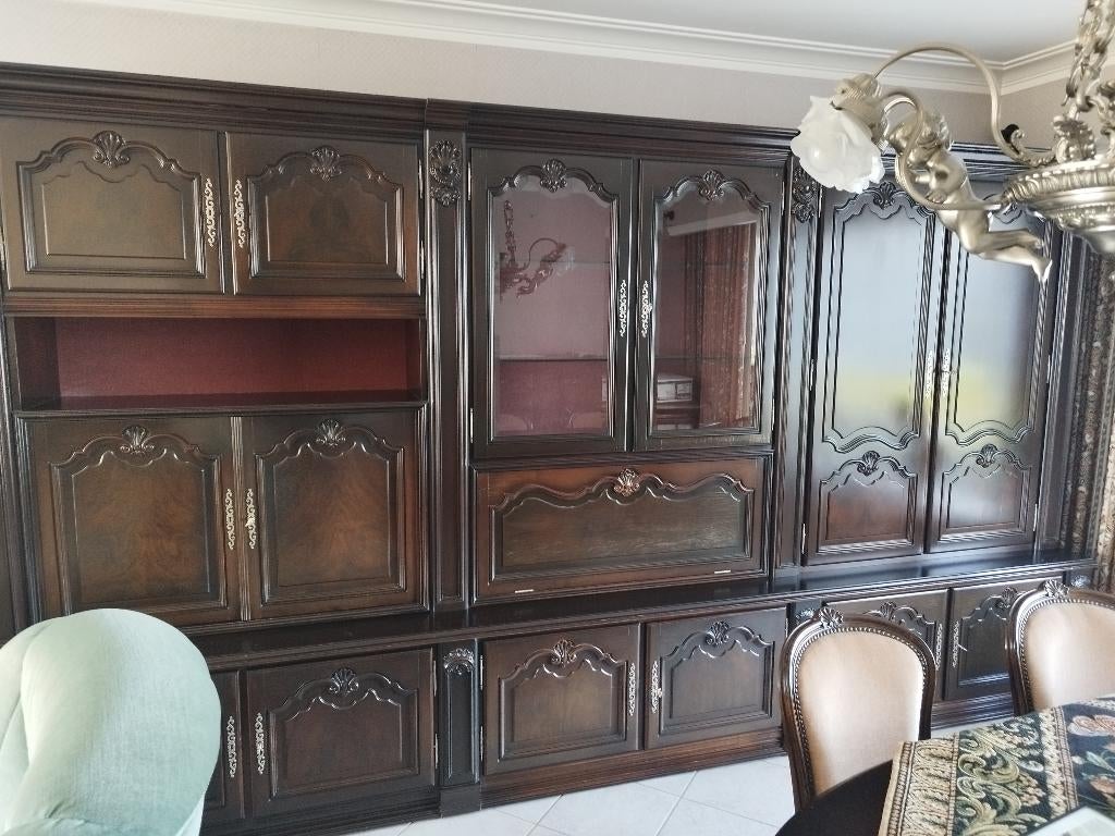 Notenlaren wandkast, Ophalen