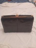 Sac en peau de crocodile véritable, Enlèvement