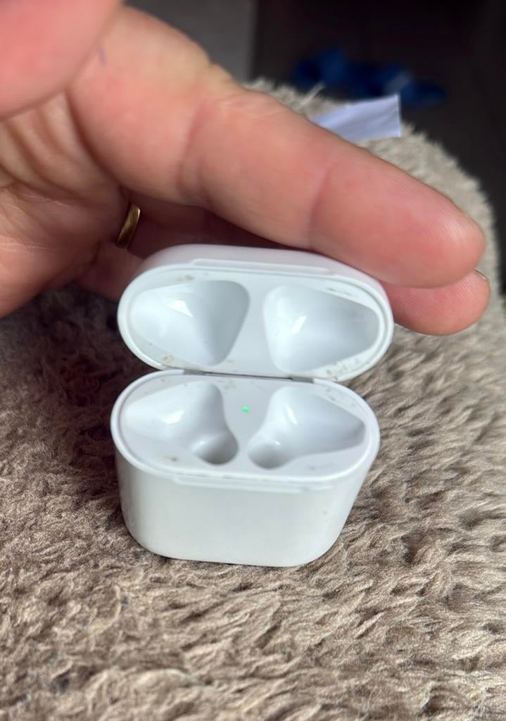 Originele navuldoos voor airpod 2, Telecommunicatie, Mobiele telefoons | Oordopjes, Ophalen, Zo goed als nieuw