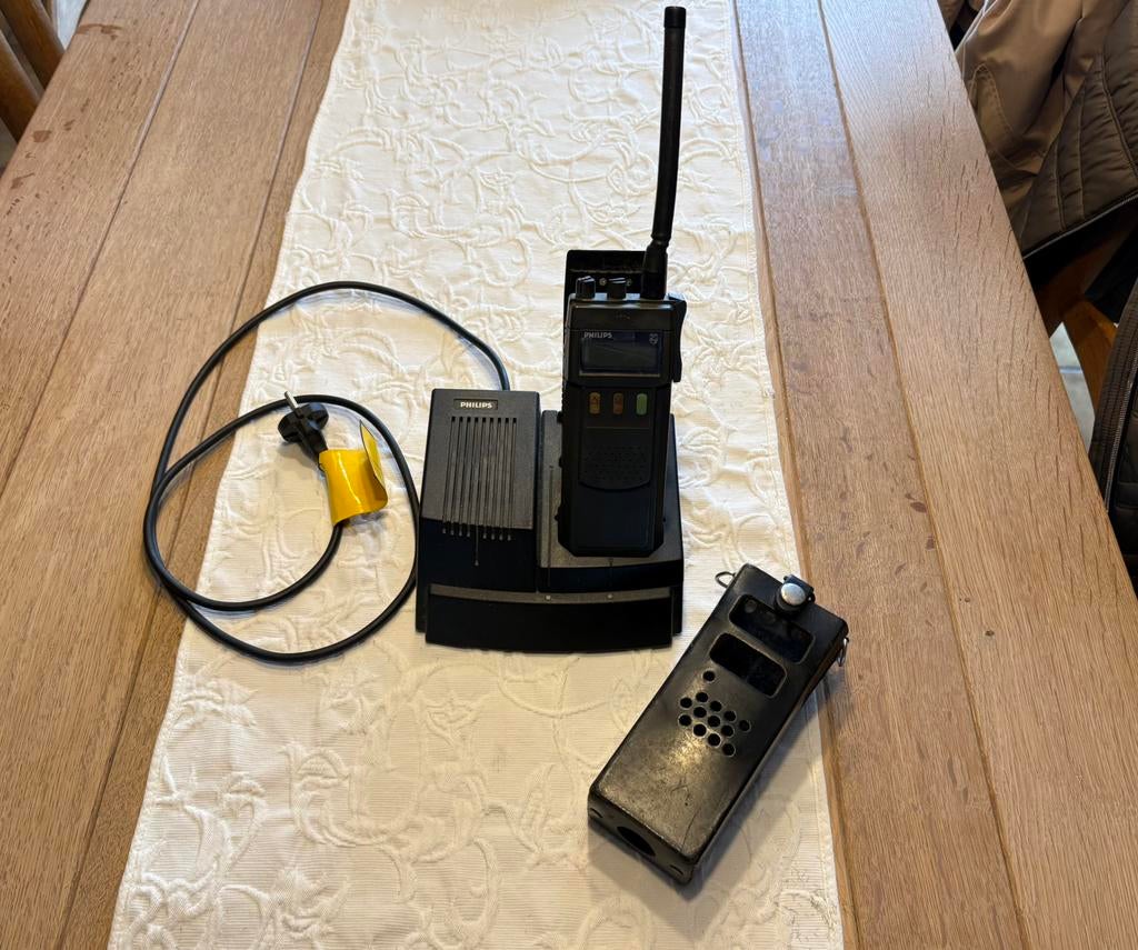 Rijkswacht radio Philips met laadstation en houder, Verzamelen, Ophalen, Rijkswacht