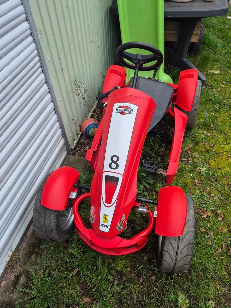 Grote skelter BERG FERRARI ET KAR EN EXTRA ONDERDELEN, Ophalen, Berg