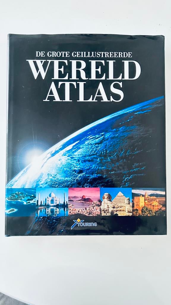 De grote geïllustreerde wereld atlas, Boeken, Atlassen en Landkaarten, Zo goed als nieuw, Nederland, Ophalen