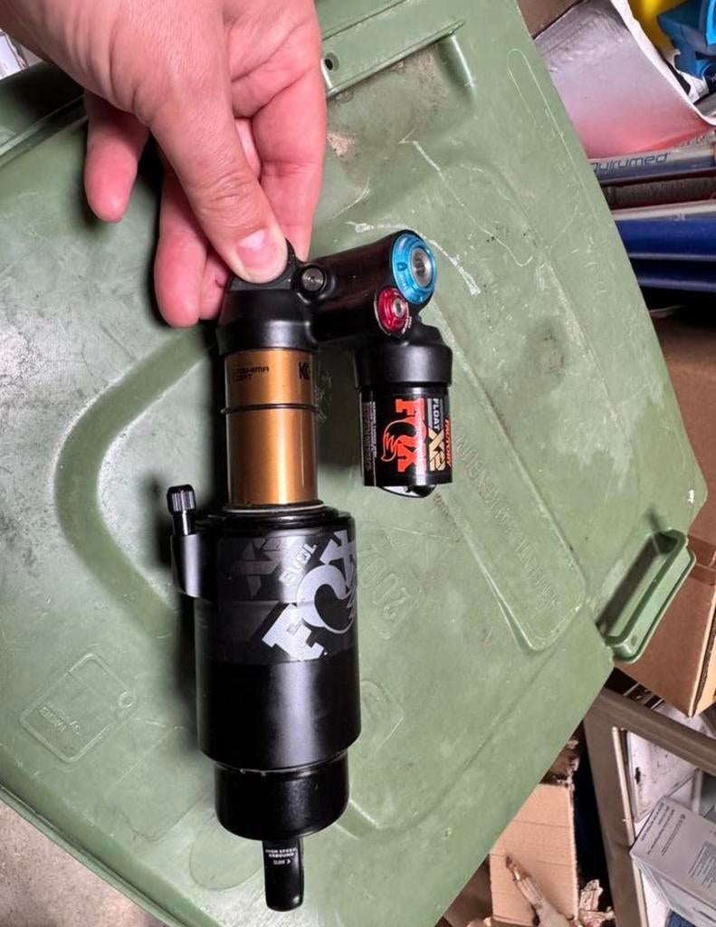 Fox Factory Float X2 demper, Ophalen