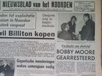 Voetballer Bobby Moore gearresteerd (1970), Collections, Revues, Journaux & Coupures, Enlèvement ou Envoi, Coupure(s)
