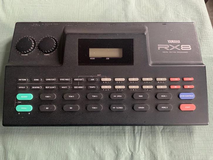 Drumcomputer YAMAHA RX8, Muziek en Instrumenten, Drumcomputers, Zo goed als nieuw, Yamaha, Ophalen