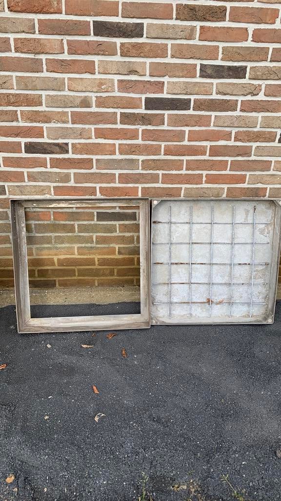 Putdeksel voor klinkers, Ophalen, Zo goed als nieuw, Klinkers