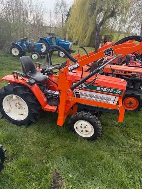 minitractor kubota 1502 met nieuwe voorlader met klem, Articles professionnels, Agriculture | Aliments pour bétail, Enlèvement