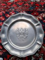 Lot 2 assiettes en étain Génie + commune Jambes Ecole Genie, Envoi, Armée de terre, Emblème ou Badge