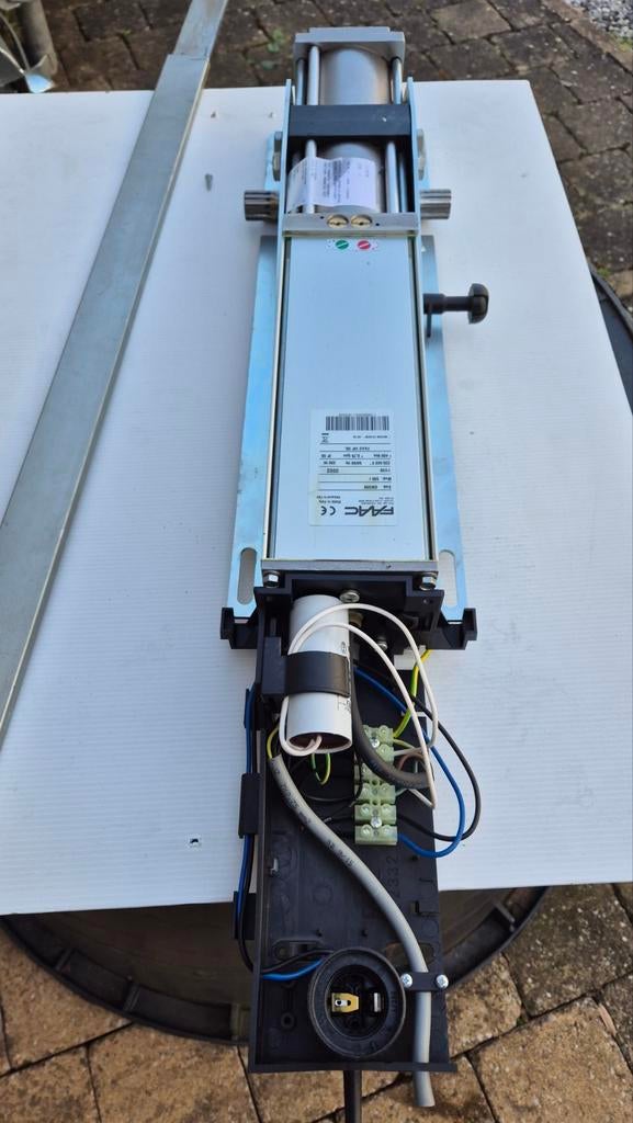 FAAC 595 motoren voor zware binnendraaiende poort, Bricolage & Construction, Moteurs, Enlèvement