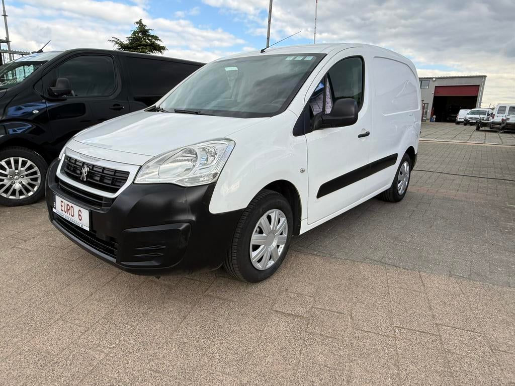 Peugeot Partner euro 6 diesel, Auto's, Bestelwagens en Lichte vracht, Voorwielaandrijving, Stof, 4 cilinders, 1600 cc