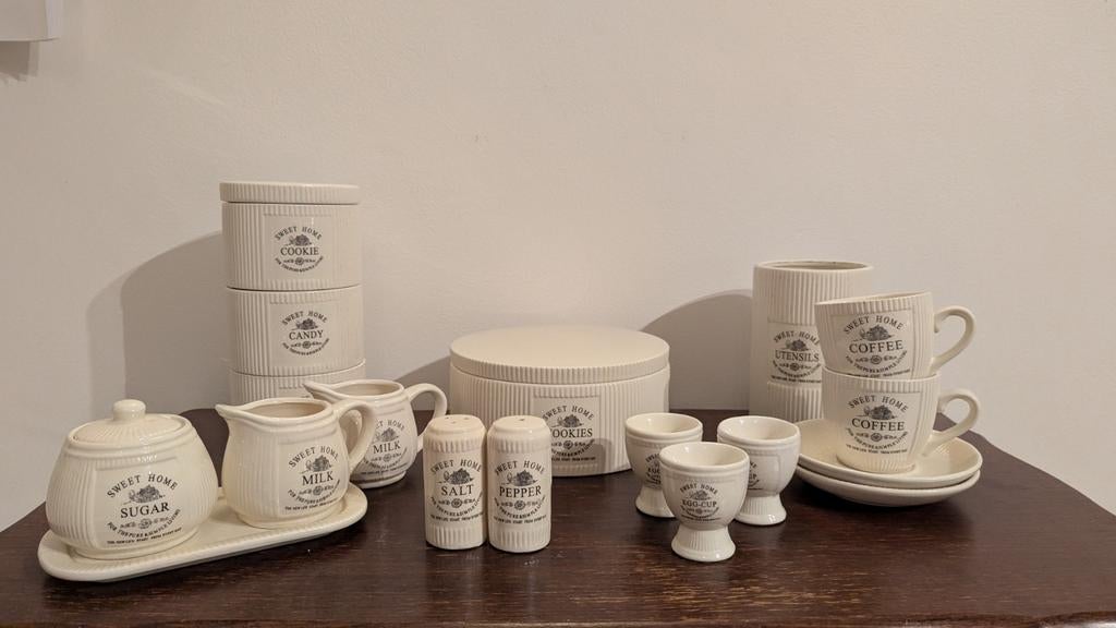 Sweet Home keukenset: potten, kopjes, accessoires, 21 stuks, Huis en Inrichting, Ophalen, Gebruikt, Keramiek, Overige stijlen