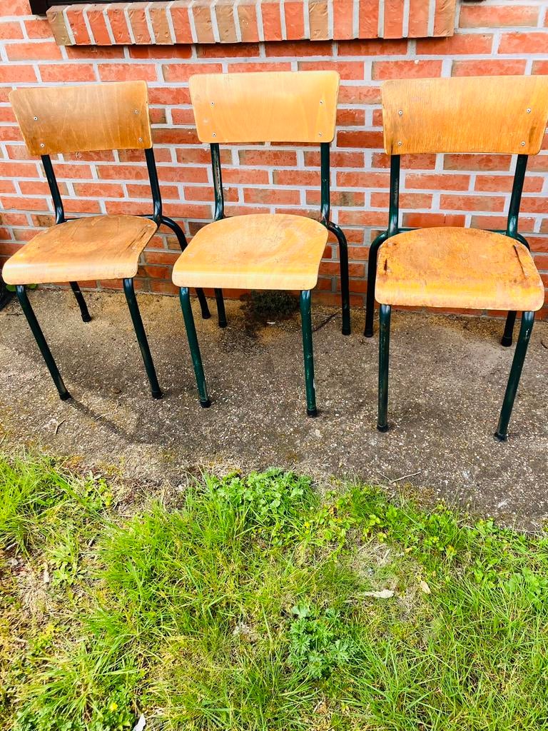 Vintage houten schoolstoelen en stapelstoelen, Antiquités & Art, Antiquités | Meubles | Chaises & Canapés, Enlèvement