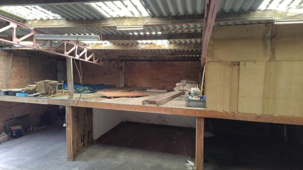 Sint-Gillis-W centrum: Garageboxen en staanplaatsen te huur