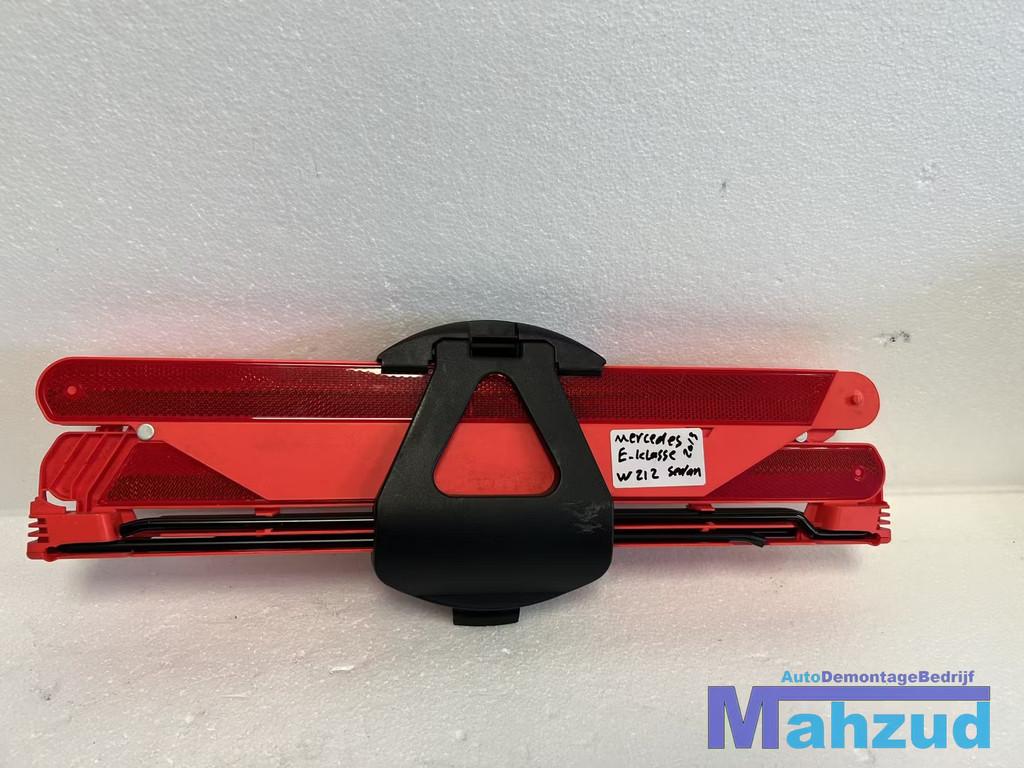 Mercedes E klasse W212 Gevaren diehoek reflector 2009-2016, Autos : Pièces & Accessoires, Fabrikant BV, Utilisé, Info@fabrikant.eu