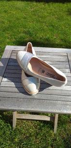 Dames schoenen gebroken wit met zilver, Kleding | Dames, Schoenen, Ophalen, Wit, Nieuw, Schoenen met hoge hakken