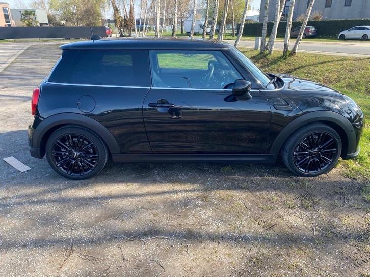 auto, Autos, Mini, Entreprise, Cooper, Caméra 360°, Caméra de recul, Phares directionnels, Régulateur de distance, Airbags, Air conditionné