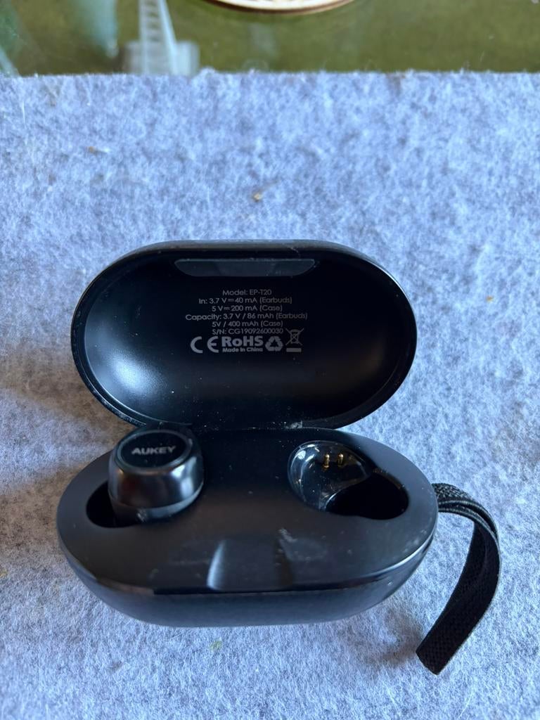 Écouteur Bluetooth Aukey (1 seul) + boîtier de charge, Télécoms, Téléphonie mobile | Écouteurs, Utilisé, Bluetooth, Enlèvement ou Envoi
