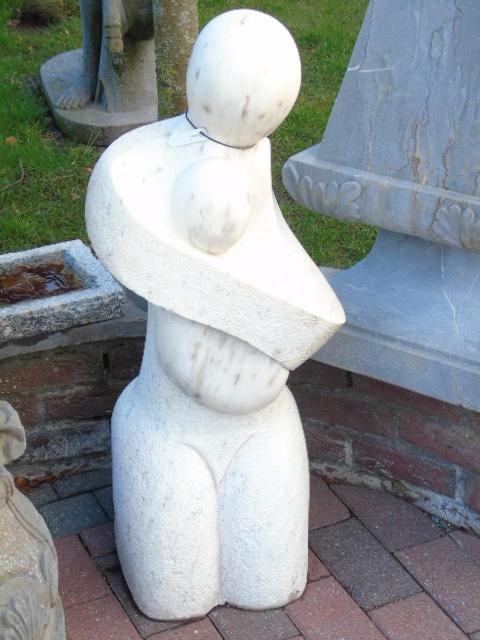 Geboortebeeld in wit marmer gesneden uit de massa!, Tuin en Terras, Tuinbeelden, Nieuw, Overige typen, Steen, Ophalen