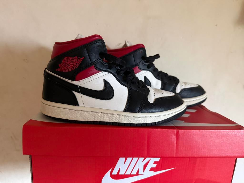 Jordan 1 Mid Gym Red Black White 36,5 size, Kleding | Heren, Overige kleuren, Ophalen of Verzenden, Zo goed als nieuw, Sneakers