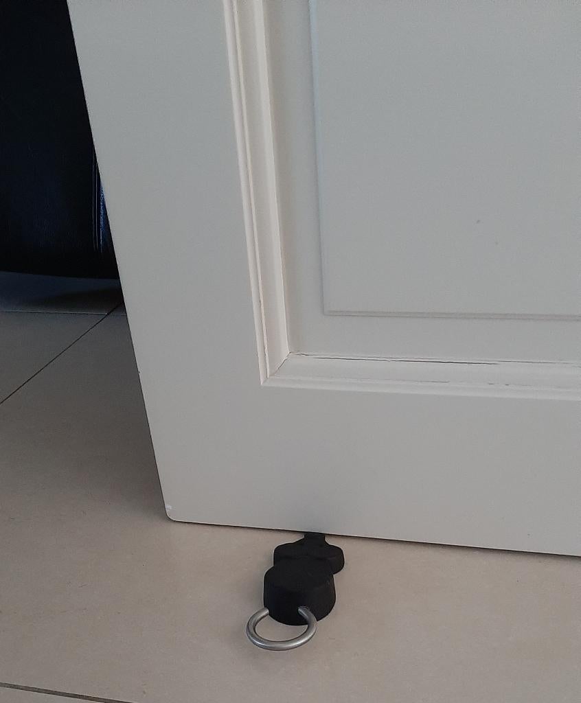 Te kopen: Twee zwarte deurstoppen, Maison & Meubles, Accessoires pour la Maison | Cale porte, Enlèvement, Utilisé, Intérieur