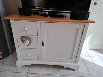 Tv kast beschikbaar voor biedingen