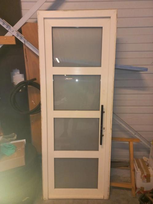 pvc deur merk profel  kader/dikte 6cm  kleur/ creme ral 9001, Doe-het-zelf en Bouw, Deuren en Vliegenramen, Gebruikt, Ophalen