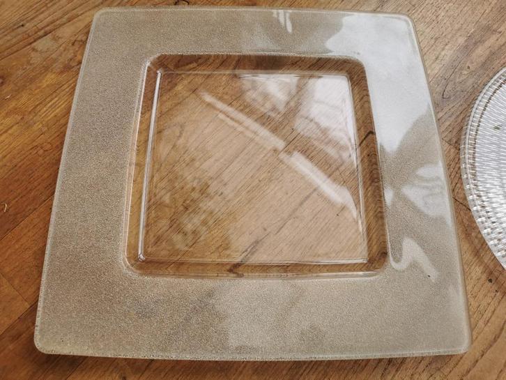 Opdienschotel in glas, taartschotel, hapjes schaal, 32 cm., Huis en Inrichting, Keuken | Servies, Nieuw, Schaal of Schalen, Effen