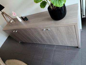  Moderne woonkamer inrichting ideaal voor startend koppel. beschikbaar voor biedingen