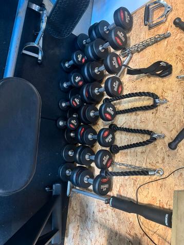 Set dumbbells 2-20kg beschikbaar voor biedingen