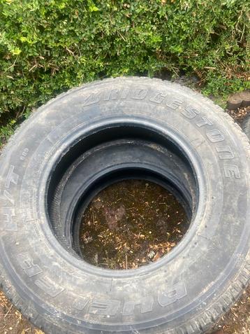 2 pneus Bridgestone 245/70/16´´ pour 4x4 presque neuf - 35€ beschikbaar voor biedingen