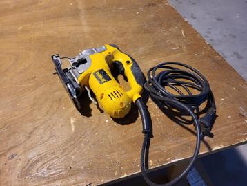 Decoupeerzaag Dewalt beschikbaar voor biedingen