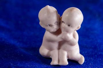 Bébés jumeaux modèle Kewpie 35 mm en porcelaine beschikbaar voor biedingen