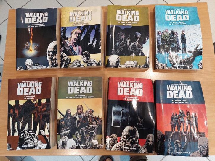 WALKING DEAD 12 TOMES - abimés (lire description), Boeken, Stripverhalen, Gelezen, Ophalen of Verzenden