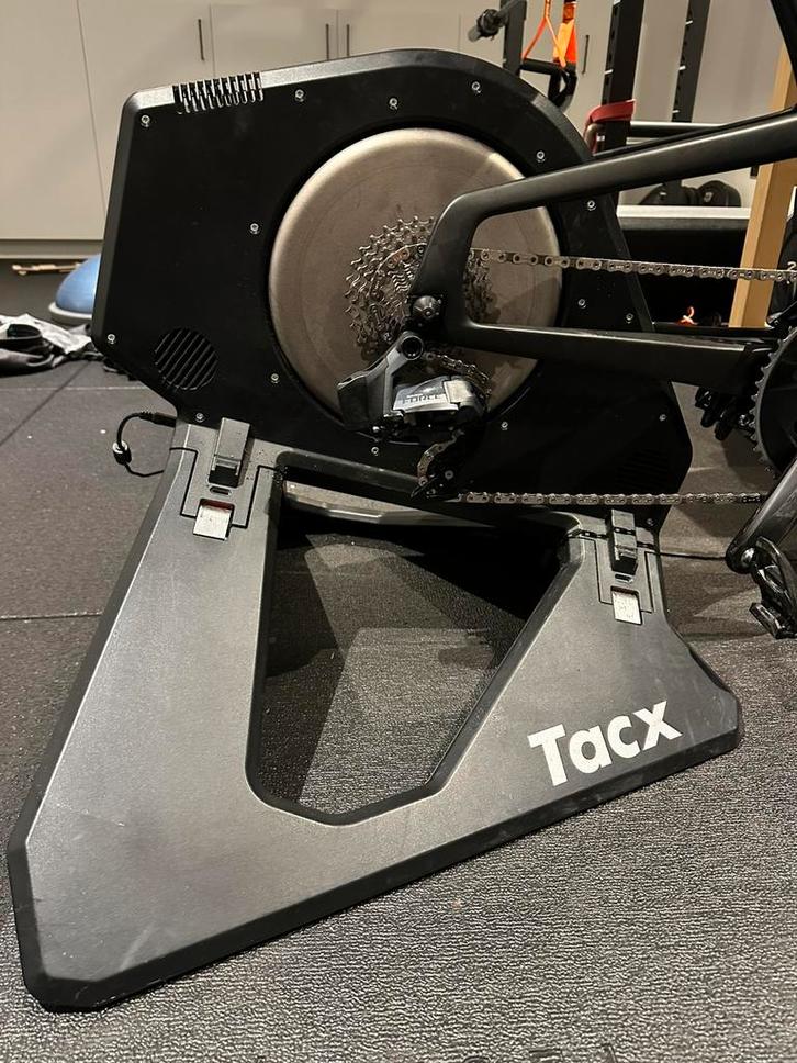 Tacx Neo Smart (T2800) + Adapters voor schijfremmen, Sport en Fitness, Wielrennen, Gebruikt, Overige typen, Ophalen