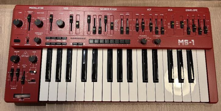 Behringer MS-1 RD, Muziek en Instrumenten, Synthesizers, Zo goed als nieuw, Roland, Met midi-aansluiting, Ophalen