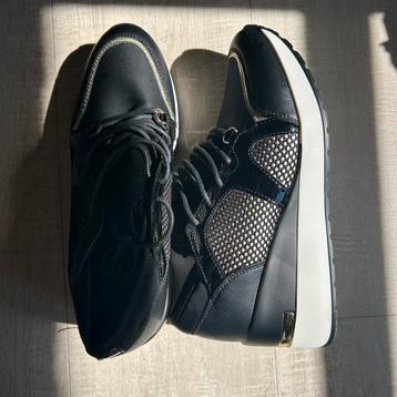 Zwarte sneaker met witte plateauzool active fashion maat 40 beschikbaar voor biedingen