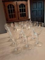 12 verres à vin vieux de 70 ans, Enlèvement ou Envoi, Utilisé, Autres types