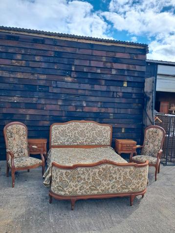 Prachtige vintage slaapkamer set beschikbaar voor biedingen