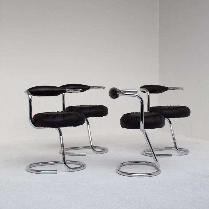 Set Cobra stoelen – jaren 70, Huis en Inrichting, Stoelen, Gebruikt, Vier, Leer, Metaal, Zwart, Ophalen of Verzenden
