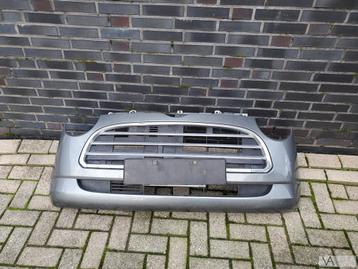 Daihatsu Trevis 2005 - 2010 voorbumper grijs met grille €175