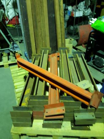 RENFORTS pour RACK à PALETTES (barres transversales) beschikbaar voor biedingen