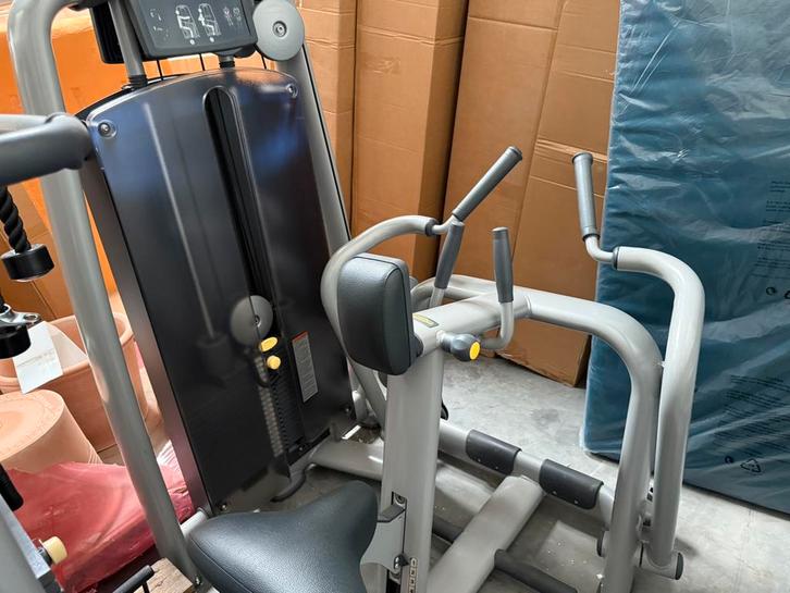 fitness Technogym Low Row Krachtstation, Sport en Fitness, Fitnessmaterialen, Zo goed als nieuw, Armen, Ophalen