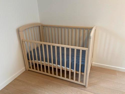 Bedje peuter (zijkant verlaagbaar), Kinderen en Baby's, Kinderkamer | Complete kinderkamers, Zo goed als nieuw, Ophalen
