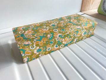 Vintage jaren 60 70 stoffen doos beschikbaar voor biedingen