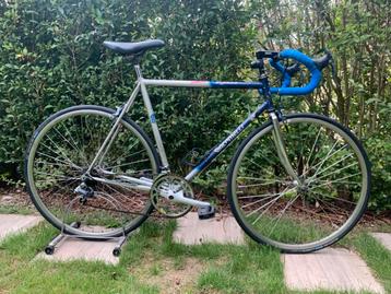 Retro koersfiets beschikbaar voor biedingen