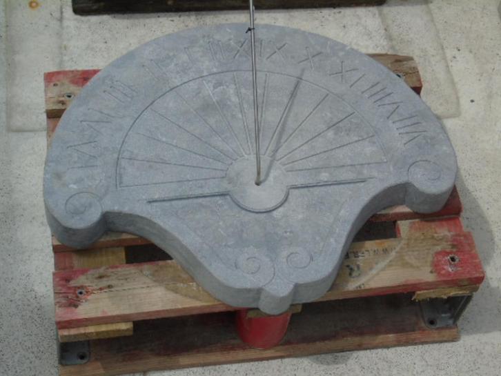 blauwe stenen zonnewijzer muursteen, Tuin en Terras, Tuinwanddecoratie, Nieuw, Ophalen