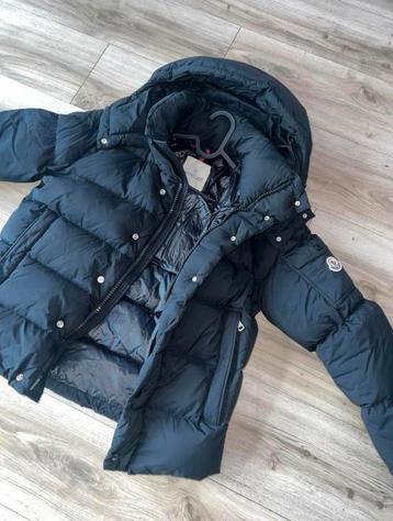 Moncler winterjas beschikbaar voor biedingen