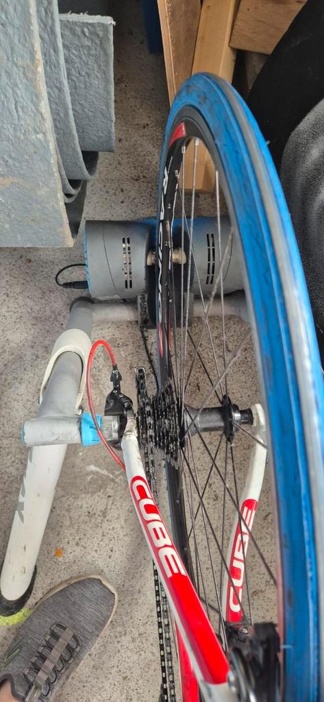 Tacx vortex smart rollen. Met mat en voorwielsteun., Sport en Fitness, Wielrennen, Ophalen
