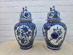 Twee vazen Delfts blauw, Antiek en Kunst, Ophalen