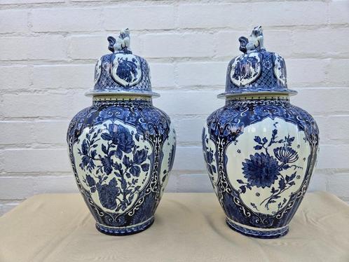 Twee vazen Delfts blauw, Antiek en Kunst, Antiek | Vazen, Ophalen
